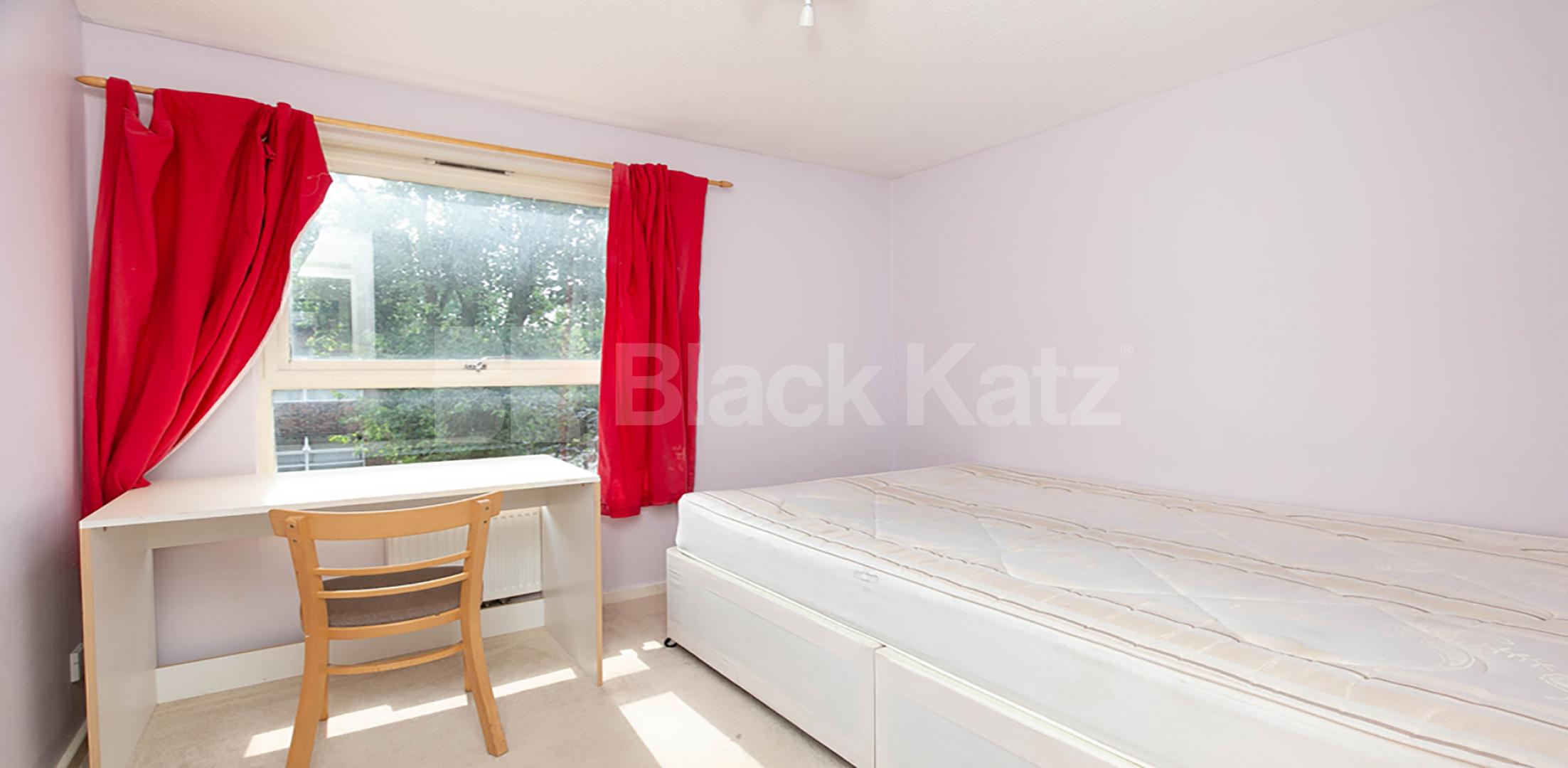 3/4 double bedroom flat located within mins to regents park and marylebone tube Henderson Drive, St Johns Wood